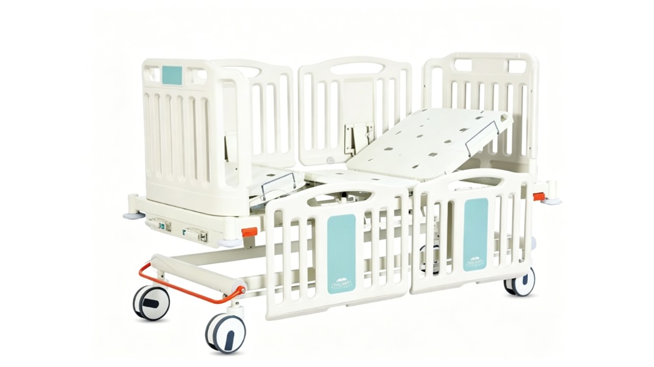 Manual Pediatric bed R-3